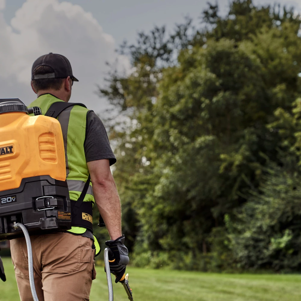 Dewalt 190681 20V MAX 4 Gal. Lithium-ion Cordless Backpack Sprayer Kit (2 Ah) 5 Dewalt 190681 20V MAX 4 Gal. Lithium-ion Cordless Backpack Sprayer Kit (2 Ah) - Image 5