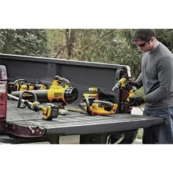 Dewalt DCHT820P1 20V MAX Brushed Lithium-Ion 22 In. Cordless Hedge Trimmer Kit (5 Ah) -Dewalt Sales 2022 dewndcht820p1 g