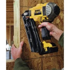 Dewalt DCN692M1 20V MAX XR Brushless Lithium-Ion 30 Degree Cordless Paper Collated Framing Nailer Kit (4 Ah) -Dewalt Sales 2022 dewndcn692m1 l