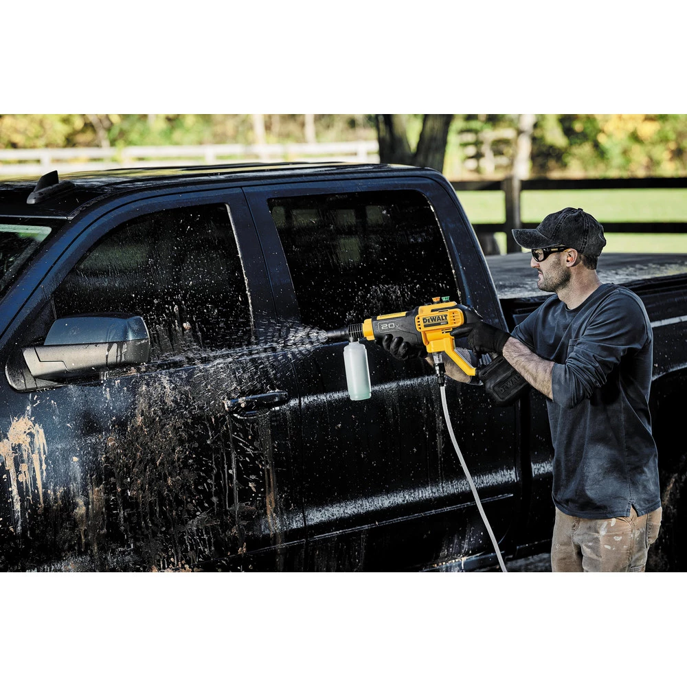 Dewalt DCPW550P1 20V MAX 550 PSI Cordless Power Cleaner Kit (5 Ah) 10 Dewalt DCPW550P1 20V MAX 550 PSI Cordless Power Cleaner Kit (5 Ah) - Image 10